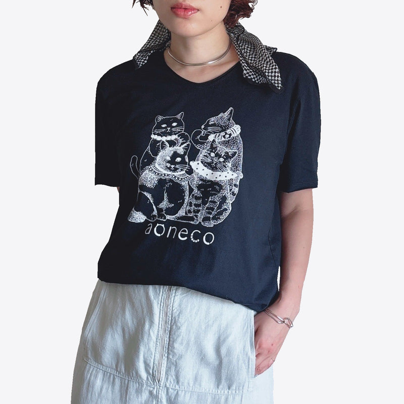 【直営限定】「4匹のネコ」プリントTシャツ