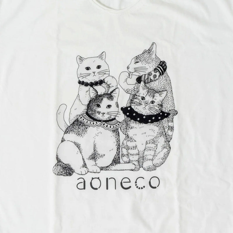 【直営限定】「4匹のネコ」プリントTシャツ